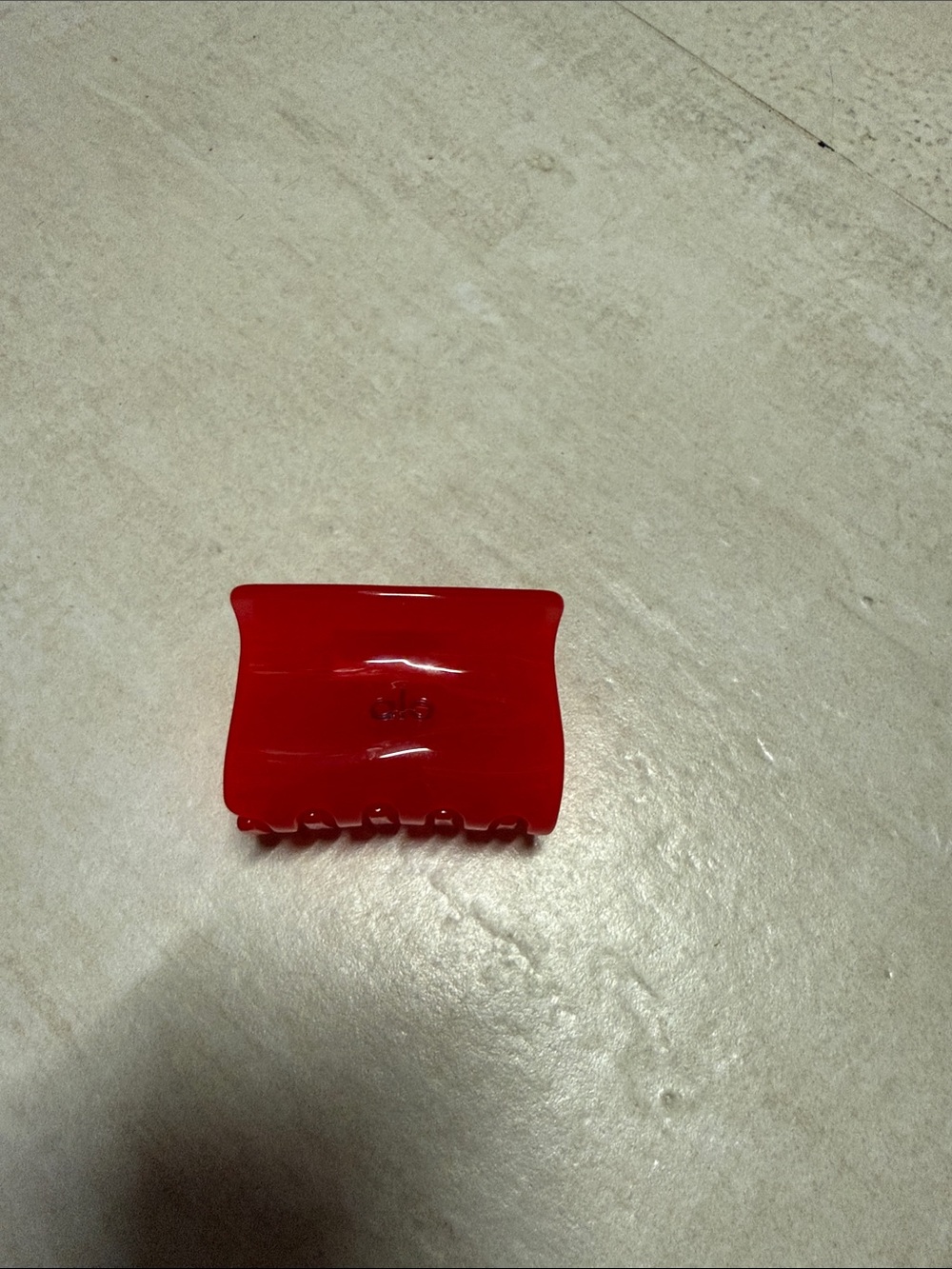 ALO Yoga Effortless Red Hair Claw Clip